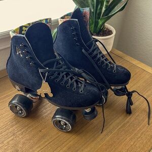 Moxi Lolly Roller Skates, Classic Black Suede, Size 6 (Women’s 7-7.5)